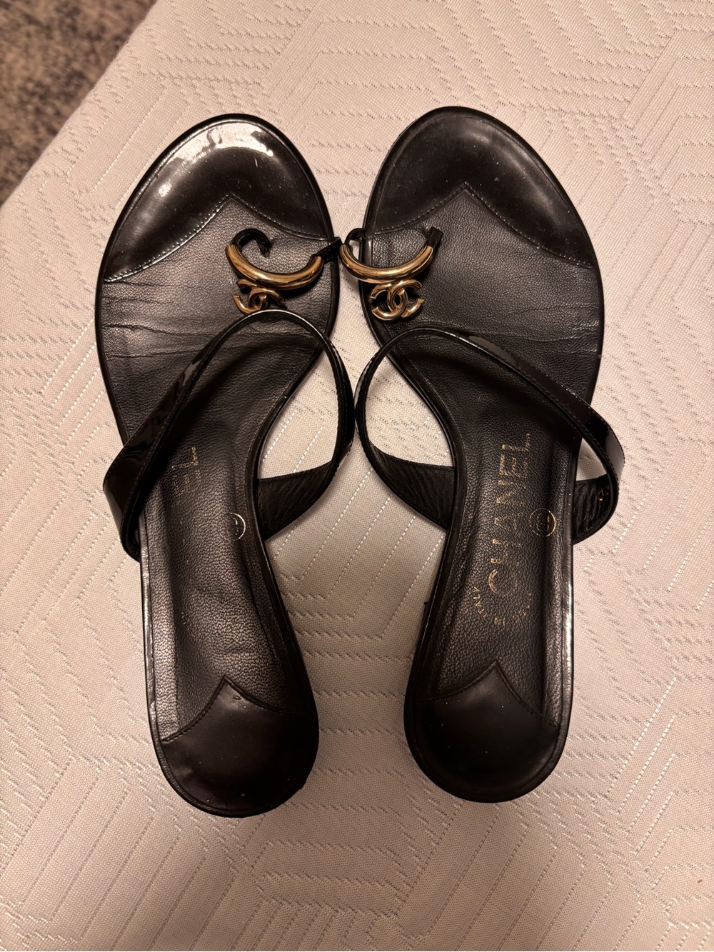 Chanel Sandals in black patent leather with gold toe accents size 37.5